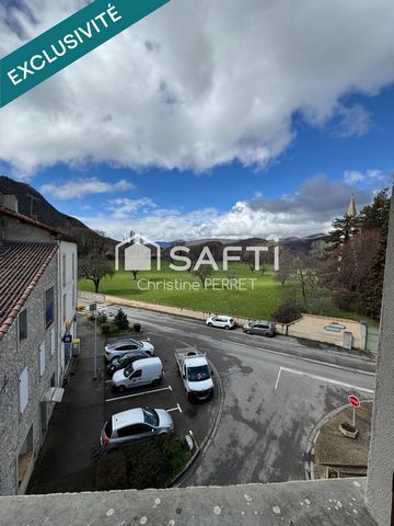 Vente murs + fond de commerce + licence IV + appartement privatif. Le fond de commerce, la licence IV sont incluse dans le prix de vente ainsi que le mobilier et l’équipement de chaque pièce (sauf partie privative). L'établissement est entièrement au...