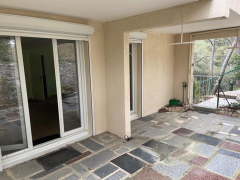 Appartement rare sur deux niveaux traversants.