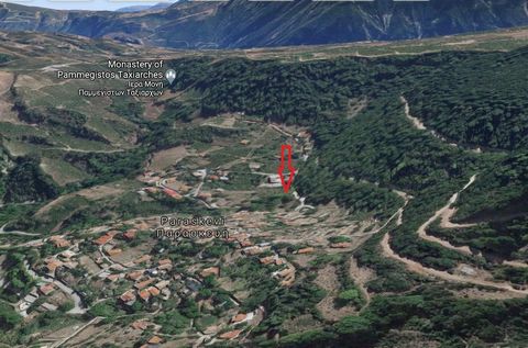 Zu verkaufen ein Grundstück von 1350 sq.m.in der Gegend Paraskevi ist 11,5 km von Aigio (12 km von einem Vorortbahnhof), 750m Höhe. Aigio Strände: Aliki, Selianitika, Rododafni, Akoli, Digeliotika, Temeni, Agios Nikolaos Hafen. Fassade an einer Lands...