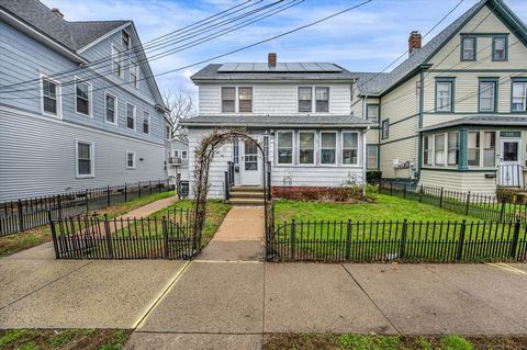 *HIGHEST AND BEST 5/10 AT 12PM EST* Welcome to this single-family home, just minutes from the beach! Located with convenient access to public transportation and major highways, this property offers both comfort and convenience for commuters or anyone...