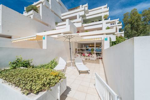 Willkommen in dieser wunderschönen Wohnung für 4 Personen in Puerto de Alcúdia. Es bietet eine schöne Terrasse mit Blick auf den Strand. In dieser wunderschönen Wohnung können Sie den perfekten Sonnen- und Strandurlaub genießen. Der Zugang zum Strand...