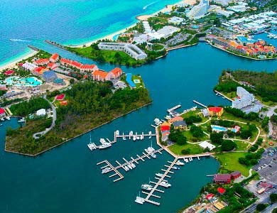 Grand Bahama Yacht Club, con atraque de 40 'a 150' se encuentra en la entrada de aguas profundas de Bell Channel, Freeport, Isla Gran Bahama. El puerto deportivo de aguas profundas de servicio completo ofrece instalaciones superiores en un entorno cl...