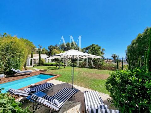 SEASONAL RENTAL - Amanda Properties offers you in the centre of town, in a closed domain, intimate. This charming property of 2350sqm, a main villa of 170sqm and an annex house of 60sqm. The main villa consists of a fully equipped kitchen opening ont...