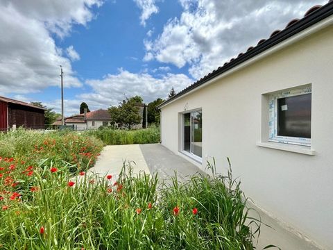 Summary New single-storey house of approximately 95 m² with adjoining garage. Location 5km from amenities. Access 5km from the autoroute. Interior The accommodation has a large living room opening onto the outdoor terrace, 3 bedrooms. The kitchen and...