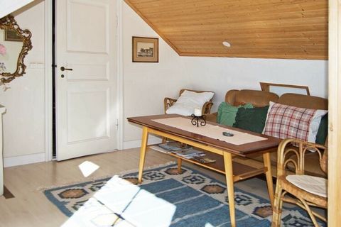 Welcome to a charming holiday home built in the 1700's. It's located in one of Strömstad's oldest areas. The cottage is set only 500 metres from the water. The view of the sea and the harbour is enchanting! The bottom floor of this two-storey holiday...