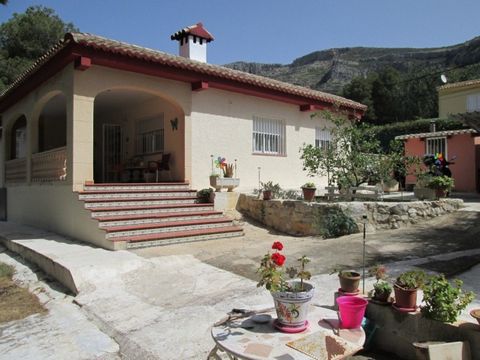 Bright and typical Spanish villa in the mountain and surrounded by nature in the heart of La Drova BarxWith all the services connected and just kilometers from all the amenitiesThe villa built in 1999 consists of 800 m2 plot and 170 m2With 6 bedrooms...