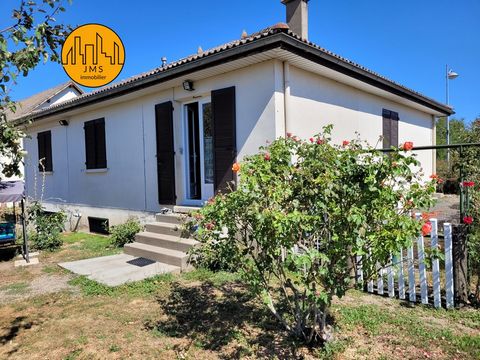 JMS Immobilier offers you in La Ferté-Hauterive between Moulins and Saint-Pourçain-sur-Sioule, this pretty pavilion of 101m2. You will appreciate the living room with its beautiful fireplace, the dining room, the separate kitchen and its 3 bedrooms. ...