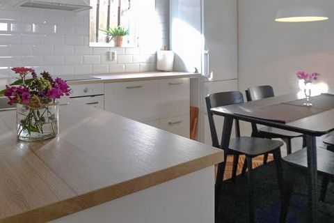 In the middle of beautiful Sölvesborg is this completely renovated and tastefully furnished farmhouse. Here you are greeted by a bright and spacious hall with plenty of storage. There is a bedroom with a double bed and a living room with a sofa bed. ...