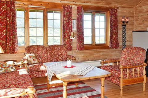 Gemütliches Ferienhaus mit soliden norwegischen Holzmöbeln. Liegt oben auf einem Hügel mit der herrlichsten Aussicht, die man sich nur vorstellen kann! Das Ferienhaus liegt in der Nähe der Ferienhäuser 51640, 18679, 04558 und 76963, was es einfach ma...