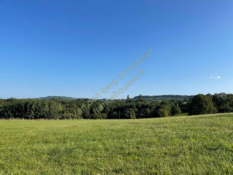 AY1512 One (or two) building plots and a magnificent piece of agricultural land with a breathtaking view, representing in total approximately 5 acres of which 4000 m² can be built on. Bordering a little road, a splendid plot of land offering the poss...