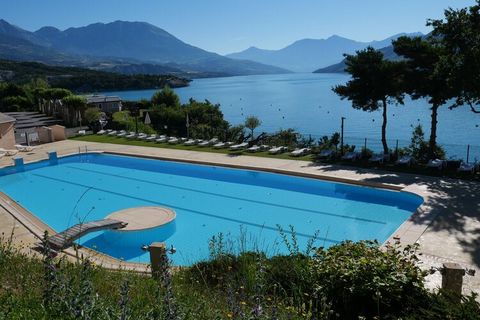 Located directly on Lake Serre-Ponçon, this holiday resort offers you everything your heart desires. There are a total of 98 residential units spread across the site, including 50 mobile homes (FR-05230-0801 and FR-05230-0802) and 48 apartments. Each...