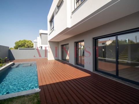 ARE YOU LOOKING FOR A LUXURY DETACHED VILLA WITH A POOL AND GARDEN? FOUND! This villa of excellent finishes, with plenty of natural light, with unobstructed views, well located in a villa area in Bicesse. This 2-storey villa is distributed as follows...