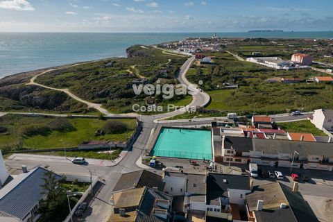If you are looking for a spacious apartment, overlooking the sea and located in the picturesque town of Peniche, this is the ideal choice for you. This refurbished 3 bedroom apartment combines comfort, elegance and a privileged location to provide yo...