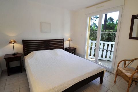 This beautiful and detached villa for 8 persons is located in a green and natural environment in the residence Atlantic Green. It is 3,5 km from the centre of Lacanau-Océan and only 3,5 km from the (sand) beach. The villa is luxuriously furnished and...