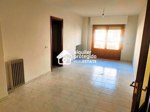 ALQUILER PROTEGIDA REAL ESTATE, offers this magnificent semi-new apartment located in one of the best areas of the capital of Segovia. This bright and cosy apartment is located on the first floor with a lift, offering you comfort and accessibility. W...