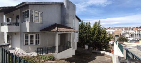 Opportunity to purchase this villa with a total area of 560 square meters, located in the town of Sé, very close to the center of Bragança. House comprising basement, ground floor, 1st floor and patio. On the ground floor there is the entrance hall, ...