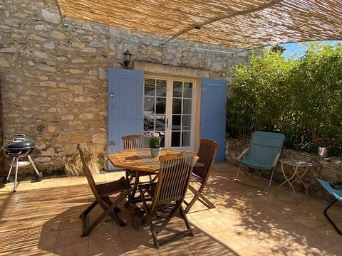 VAISON LA ROMAINE REGION - EXCLUSIVITY Virtual tour available on our website. Discover your delightful pied-à-terre in Provence, at the foot of Mont Ventoux, in a countryside setting. The house consists of a living room with open fitted kitchen, 2 be...