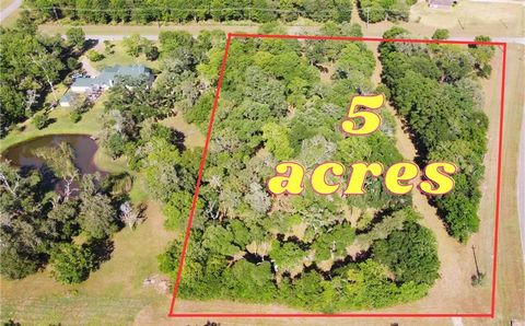 Tranquil 5-Acre Haven in Rosharon! Nestled within the coveted Suncreek Estates, this remarkable 5-acre parcel of land offers an unparalleled opportunity to build your dream home. Embrace the beauty of nature as a park graces the rear of the property,...