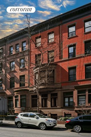 The Corcoran Group is pleased to exclusively offer for sale 54 West 71st Street, a 10-unit multifamily building located on Manhattan's iconic Upper West Side neighborhood of New York City. Seven of the ten apartments are free market while the remaini...