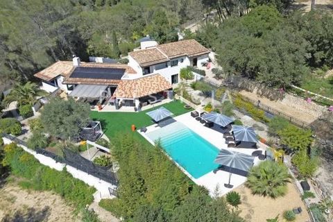 MOUGINS- Located close to shops, in a dominant position, enjoying beautiful views of the surrounding hills, charming property, renovated in 2023, with 6BED-5BATH, set in a magnificent landscaped garden of 4583m2 with heated 13x7 swimming pool and SOU...