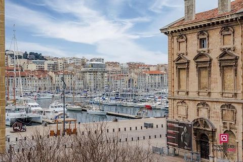 Marseille (13002) VIEUX PORT Pouillon T4 corner building, with view of the Old Port, Place de la Mairie and Hôtel Dieu Intercontinental. Large apartment, very bright and sunny, located on the first floor of a Pouillon building, very well maintained. ...