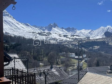 In an exceptional setting, come and discover this private mansion located in the centre of the village of Albiez-le-jeune, on the heights of Saint Jean de Maurienne in Savoie. 15 minutes from the city, in a rapidly expanding valley, an essential cros...