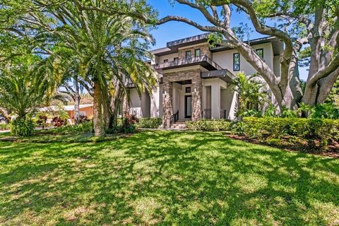 Come home to South Tampa Newer 2016 built custom construction. A tropical waterfront haven awaits in this Transitional Modern architecture on the canal moments to the open waters of Tampa Bay. Built to newer building codes with exterior concrete bloc...