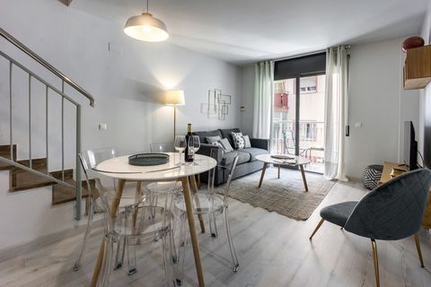 Conveniently located apartments in the exciting Hospitalet area and with excellent transport links, you'll be right in the center of the city but still able to escape the hustle and bustle! The Grey building is made up of 7 apartments, all recently r...