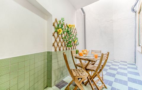 Apartment with terrace located in the heart of Lisbon, next to the historic Mouraria district, Olarias Terrace is the ideal place to stroll through the charming typical neighborhoods of Lisbon. ￫ Building The apartment is located on the 1st floor on ...