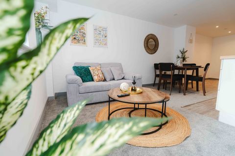 2-bed apartment with 2x Double beds & Sofa bed. Free Wi-Fi, Flat screen smart TV, Fully equipped Kitchen, washing machine, Comfortable bathroom with fresh clean towels provided Great for families | contractors | business travellers At VICHY - Every g...