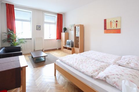 The ideal apartment for 2 people, with a large double bed in the comfortable living room/bedroom and a clean bathroom and kitchen! The apartment has the charm of an old Viennese building with large white doors and beautiful parquet floors, but is mod...