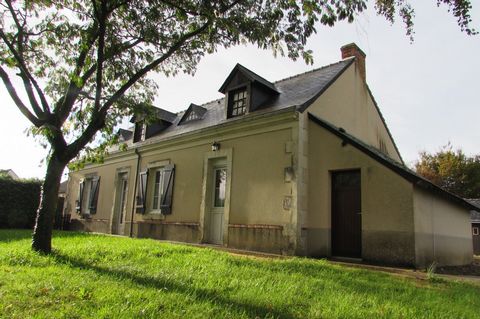 Village house located in the commune of Arthezé comprising on the ground floor an entrance, a bedroom, a shower room, a kitchen, a double living room with fireplace and heat distribution. Upstairs, a landing, a shower room, two bedrooms, one of which...