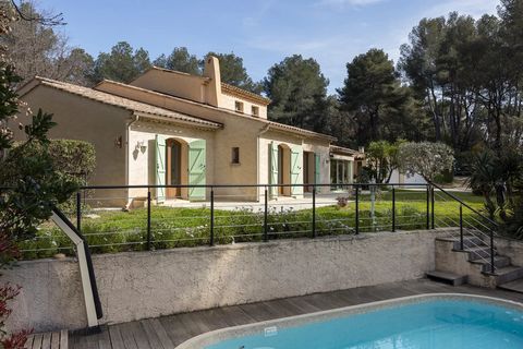 In het hart van een woonwijk, in een intieme omgeving omgeven door groen, dit charmante familiebezit in Provençaalse stijl Een geweldig familiehuis het biedt 4 slaapkamers, waarvan één semi-onafhankelijk, op 2 verdiepingen. Het pand komt uit op de ve...