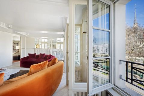Nestled in the heart of the 5th arrondissement of Paris, along the Left Bank of the Seine, in an enviable position on the Olympic route, this residence promises a unique experience in the context of the world's most significant sporting event, standi...