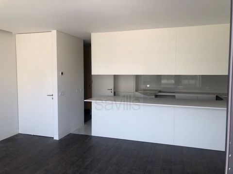 T3 in Matosinhos Sul with 98.67m2 + 6.28 balconies - Orientation: east, - 21.76m2 room with 3.22m2 balcony, - Kitchen 10m2, - 1 Suite - 12.72m2 + bathroom 5m2 + balcony 3.06m2, - 2 Bedrooms - 9.96m2 and 9.77m2, - WC 4.52m2 + guest toilet 1.75m2, - 1 ...