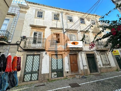 Building in the city center, close to the historic area of the city (Roman bridge and castle) and 1 minute from the Gilão River. A large area with potential. It is intended for reconstruction for possible local accommodation, hotel or housing. On the...