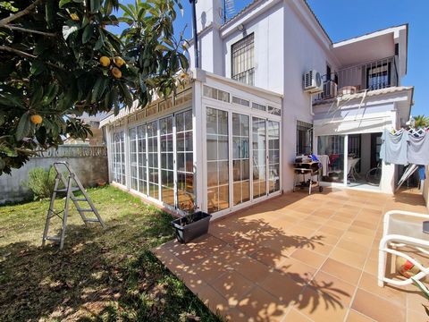 Fantastic opportunity in Gandia! We present this charming detached villa located in an ideal location between Gandia and Gandia Playa. With a construction of 151 m² and 149 m² of living space, this property offers ample space to enjoy with the family...