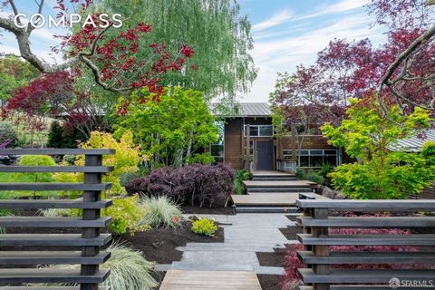 One of the most stunning estates to hit the market in Los Altos Hills. Extensively remodeled with the highest quality finishes and fixtures imaginable, offering the ultimate in indoor-outdoor living. Extremely private: expansive 1.3+ acre lot & viney...