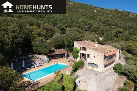 6 km from the village of Tourrettes sur Loup, on the heights, nestled into the hillside and looking down to the Mediterranean on a plot of land with an area of 3400 m2 m2, including large wooded parts, the grounds area set out in tiered terraces. Lov...