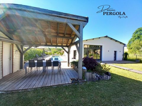 Located in Montignac (24290), this 186 m² house on 937 m² of land offers a pleasant living environment in an urban environment. Air-conditioned and equipped with fiber optic cable, this modern property, completely renovated in 2017, is ideal for a fa...