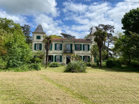 SOLE AGENT ELEGANT MANOR HOUSE SET ON 6 ACRES OF LAND - RENOVATION WORKS NEEDED Traditional XIXth-Gascon château with large rooms set on 6 acres of garden and meadows, conveniently located close to an active town with amenities. Accessed through doub...