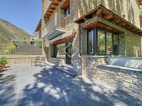 Lucas Fox presents this unique house located in the exclusive residential area of Escaldes-Engordany, Els Vilars, a few minutes from the centre of Andorra and all kinds of amenities such as schools, shops, sports centers and more. This house offers i...