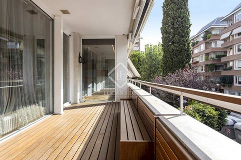 In an elegant building with 24-hour concierge service we find this wonderful 480 m² home with a 30 m² terrace. The apartment, which is completely exterior-facing, is delivered with high quality furniture and equipment. Upon entering the property thro...
