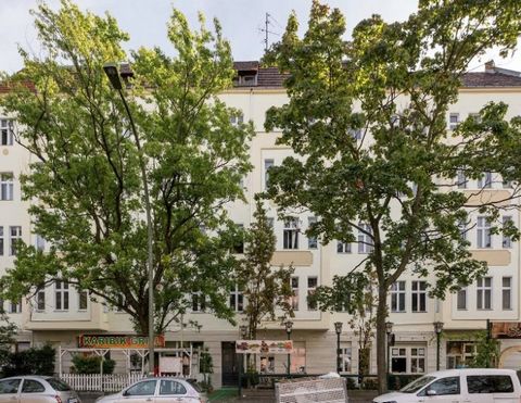 Property description Old building pearl with 1 room as capital investment in Berlin-Wedding! Building Osloer Straße 110 is centrally located in Berlin-Wedding between the Osloer Straße underground station and the Bornholmer Straße S-Bahn station, the...