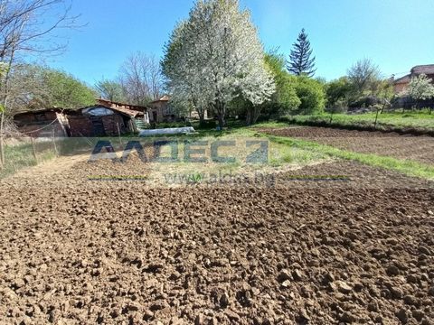FOR SALE is a SMALL house with a LARGE yard in the picturesque village of Dolna Dikanya (only 40 minutes from the capital). Year-round asphalt access. Brick construction of the 1950s; Slatted; on ONE floor (upgrade is possible by design); DISTRIBUTIO...