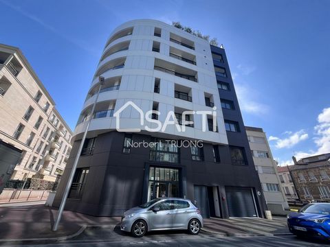 Located in the heart of the dynamic town of Issy-les-Moulineaux (92130), this 70m² T3 apartment offers a privileged living environment just a few steps from the Corentin Celton metro station and the Town Hall. Benefiting from a recent residence in 20...