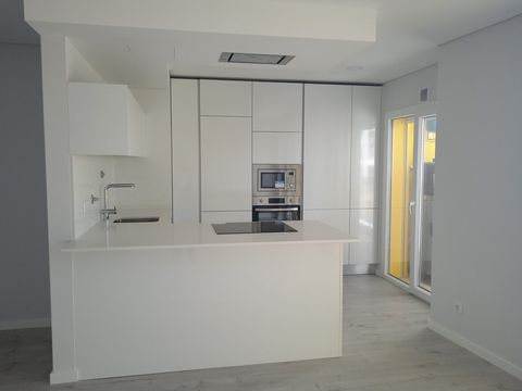 Apartment 3 +1 new duplex with parking in Santa Marta do Pinhal.Completion of the work in December 2022.Inserted in recent urbanization having in the surroundings:-Local trade and hypermarkets;- Miscellaneous services;- Schools, nurseries and ATLs;- ...
