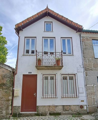 In the heart of one of the streets of the beautiful village of Canas de Senhorim, Municipality of Nelas, we find this typical Beira house, typology T2, of two floors, granite with improvements and unique details. - Ground floor consisting of kitchen ...