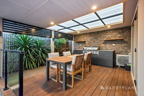 Situated in a leafy locale, set back from the street and making the most of its appealing courtyard with a brilliant entertainer's deck, this well-presented one bedroom unit is a stand out. Slip between the living room and the BBQ deck to savour mell...