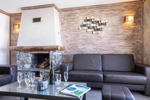 Résidence Hermine consists of two, large, lovely connected chalets with ten luxury apartments in total. All apartments are nicely decorated and have got a balcony. In the apartments that have 4 rooms or more, there is even a cosy fireplace. This very...